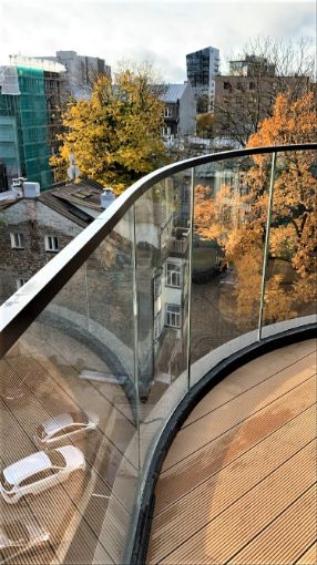 Bilde av FULL GLASS RAILING - Top mounted